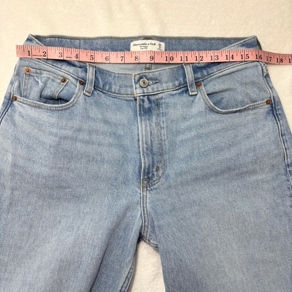 Abercrombie & Fitch The Baggy Low Rise Light Blue Jeans Size 29/8R - Picture 4 of 11
